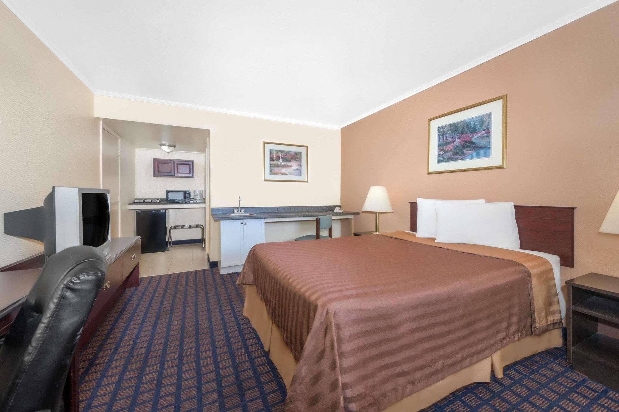 Travelodge By Wyndham Dodge City Exterior foto