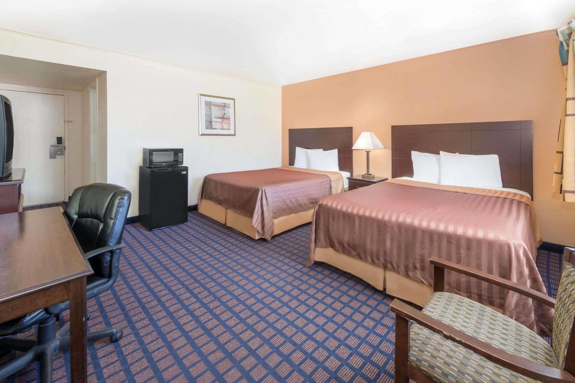 Travelodge By Wyndham Dodge City Exterior foto