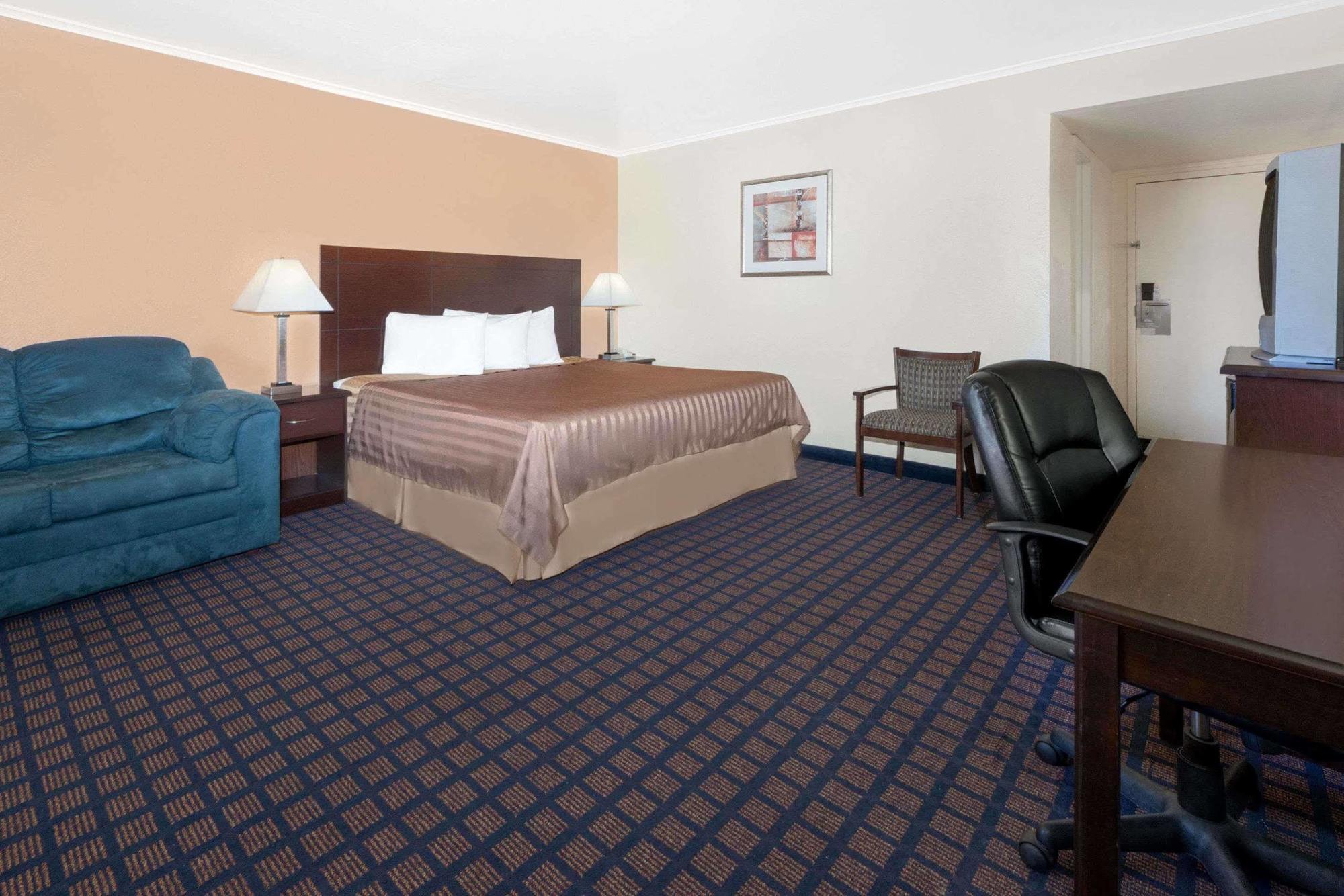 Travelodge By Wyndham Dodge City Exterior foto